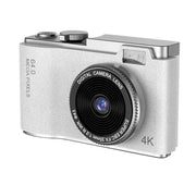 Digitalni retro fotoaparat za decu – kamera sa igricama, video snimanjem i ekranom 2.4