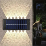 Solarna Zidna LED Lampa sa Senzorom Sumraka – Vodootporna IP65 Lampa za Dvorište, Terasu i Fasadu